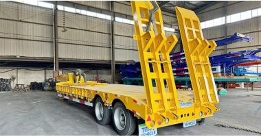 2 Axle 40 Tons Low Bed Truck Semi Trailer will be sent to Suriname