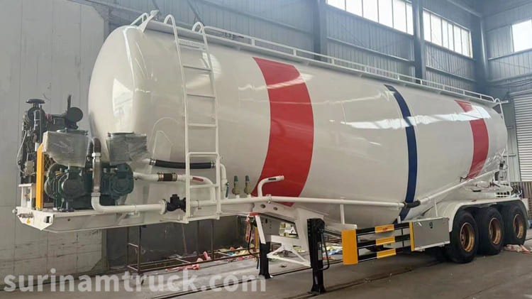 Tri Axle Silo Cement Bulker Trailer for Sale in Suriname