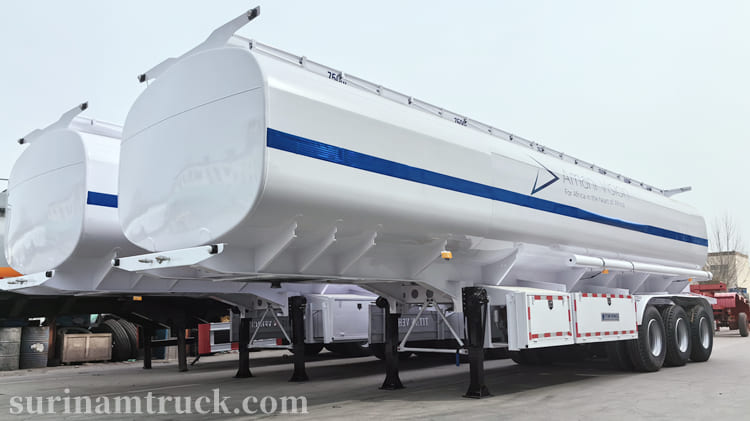 Tri Axle 45000 Liters Oil Tanker Trailer for Sale in Suriname