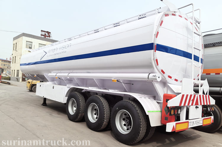 Tri Axle 45000 Liters Oil Tanker Trailer for Sale in Suriname