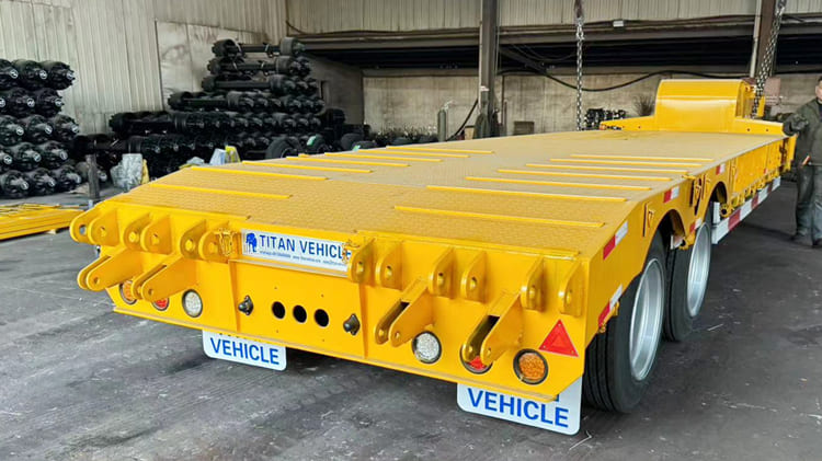 2 Axle 40 Tons Low Bed Truck for Sale in Suriname
