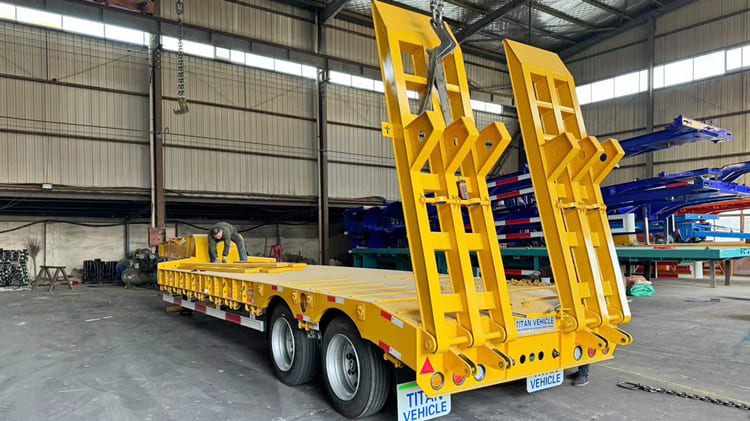 2 Axle 40 Tons Low Bed Truck for Sale in Suriname