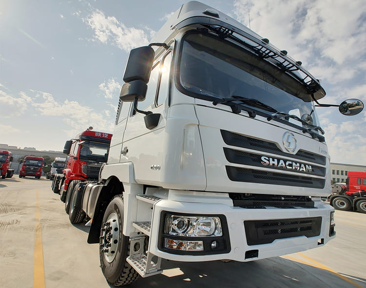 Shacman F3000 Truck Head 6x4 for Sale in Suriname