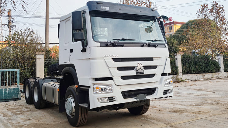 Sinotruk Howo Tractor Truck 6x4 380 Horsepower for Sale in Suriname