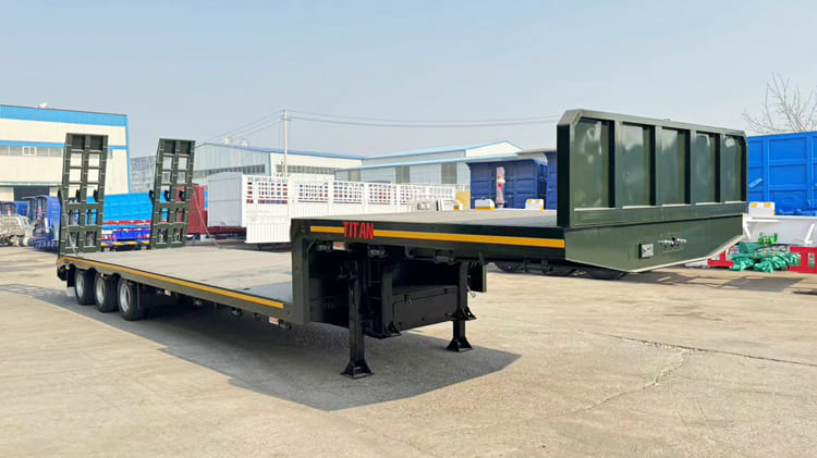 3 Axle 60 Tons Semi Trailer Low Loader for Sale in Suriname