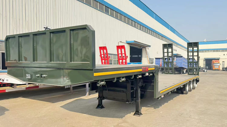 3 Axle 60 Tons Semi Trailer Low Loader for Sale in Suriname