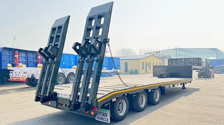 3 Axle 60 Tons Semi Trailer Low Loader for Sale in Suriname