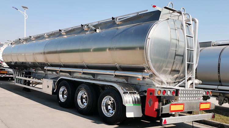 Tri Axle Aluminum Petrol Tanker Price in Suriname Paramaribo