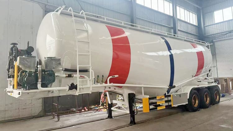 Tri Axle Silo Cement Bulker Trailer for Sale in Suriname